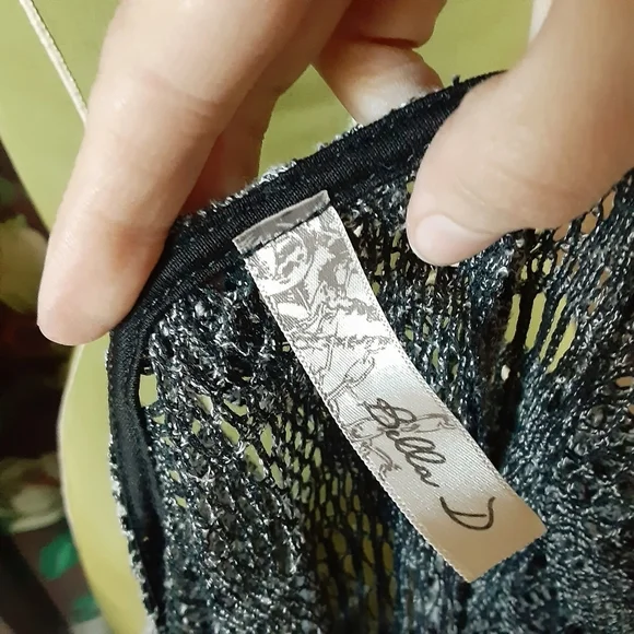 BELLA D Open Knit Pullover Top Open Back Size Medium - Picture 10 of 12